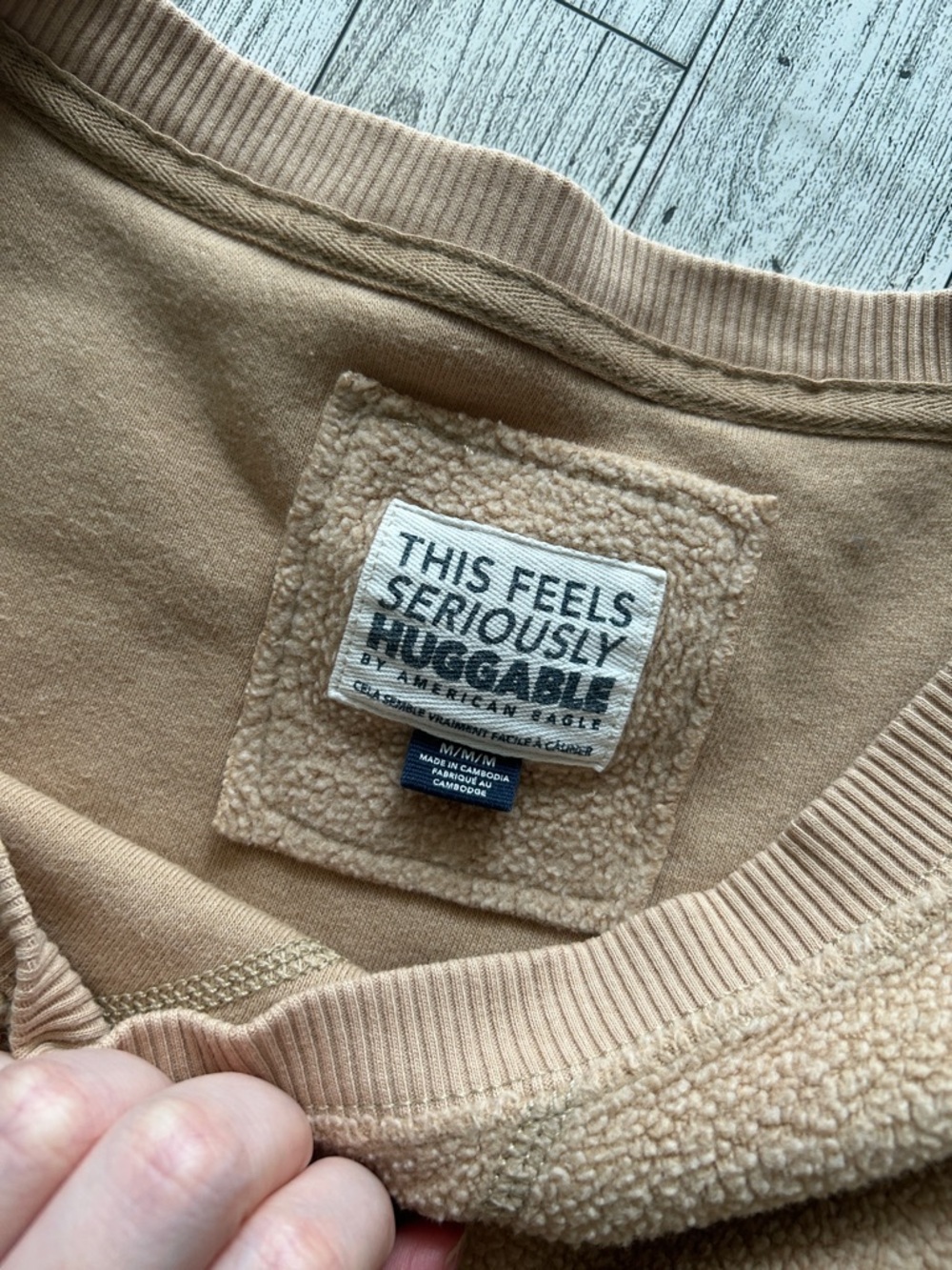American Eagle this feels seriously huggable sweatshirt M - Picture 2 of 4
